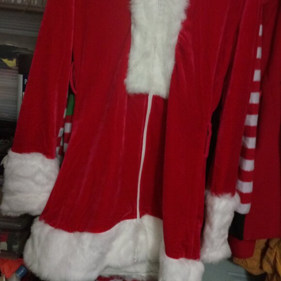 Holiday sweater with faux fur and hood (New) - Picture 4 of 4